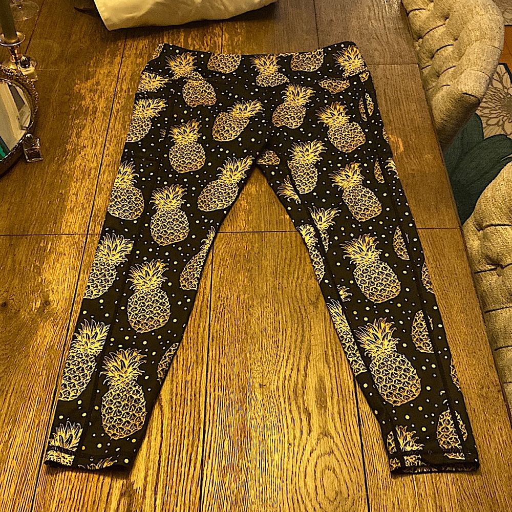 New without tags yoga pants with side pocket